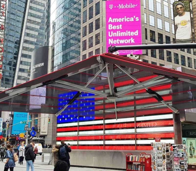 Dessous parasol Garden Art New York|coffrage à roulettes Parasol|Lusso support à roulettes et coffrage inox + peinture epoxy TIMES SQUARE NEW YORK|Parasol transparent New York|Parasol transparent Times Square New York|Winch inox Times Square|Times Square New York Yachting line|coffrage en inox peinture epoxy|parasol haut de gamme yachting line times square gardenart|Centre de times square New York parasol Garden Art