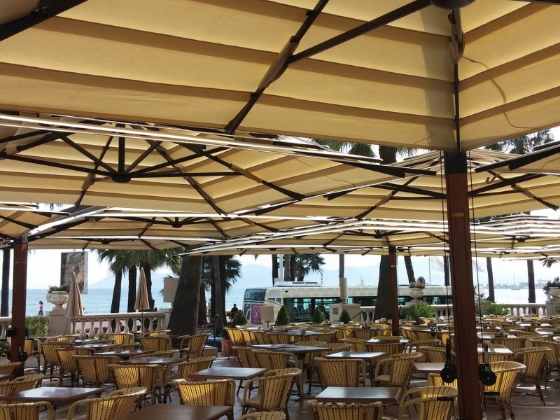 Grands parasols quadrifoglio cannes