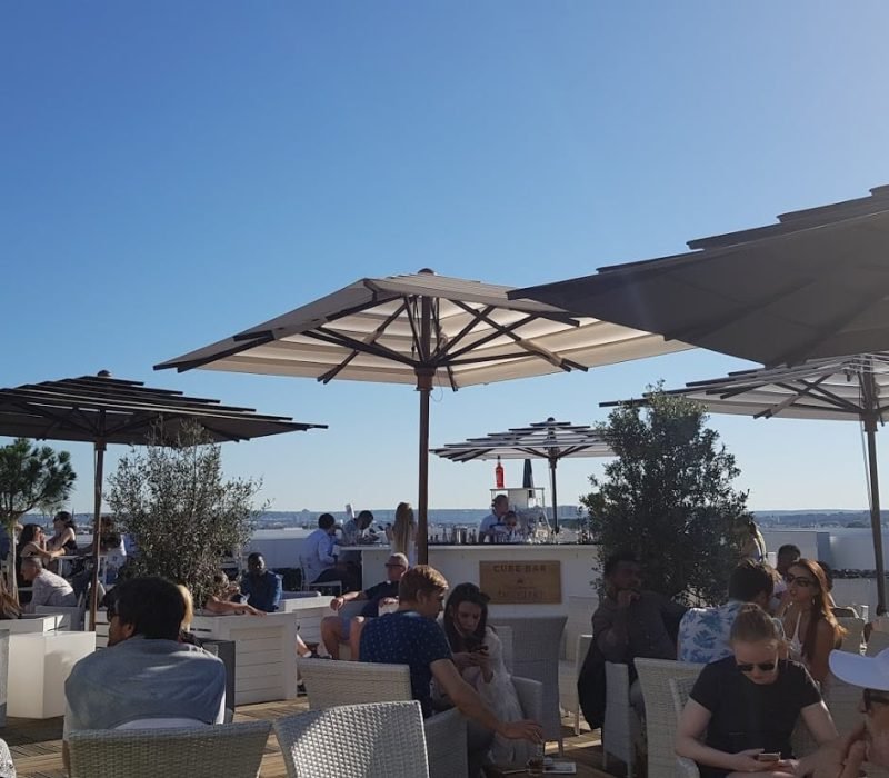 Parasol Poker Toit terrasse Galerie Lafayette PARIS Baleines marron