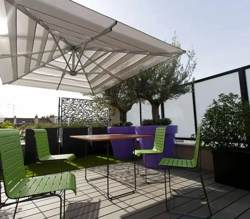 parasol-blanc-lusso-fixation-murale-toit-terrasse